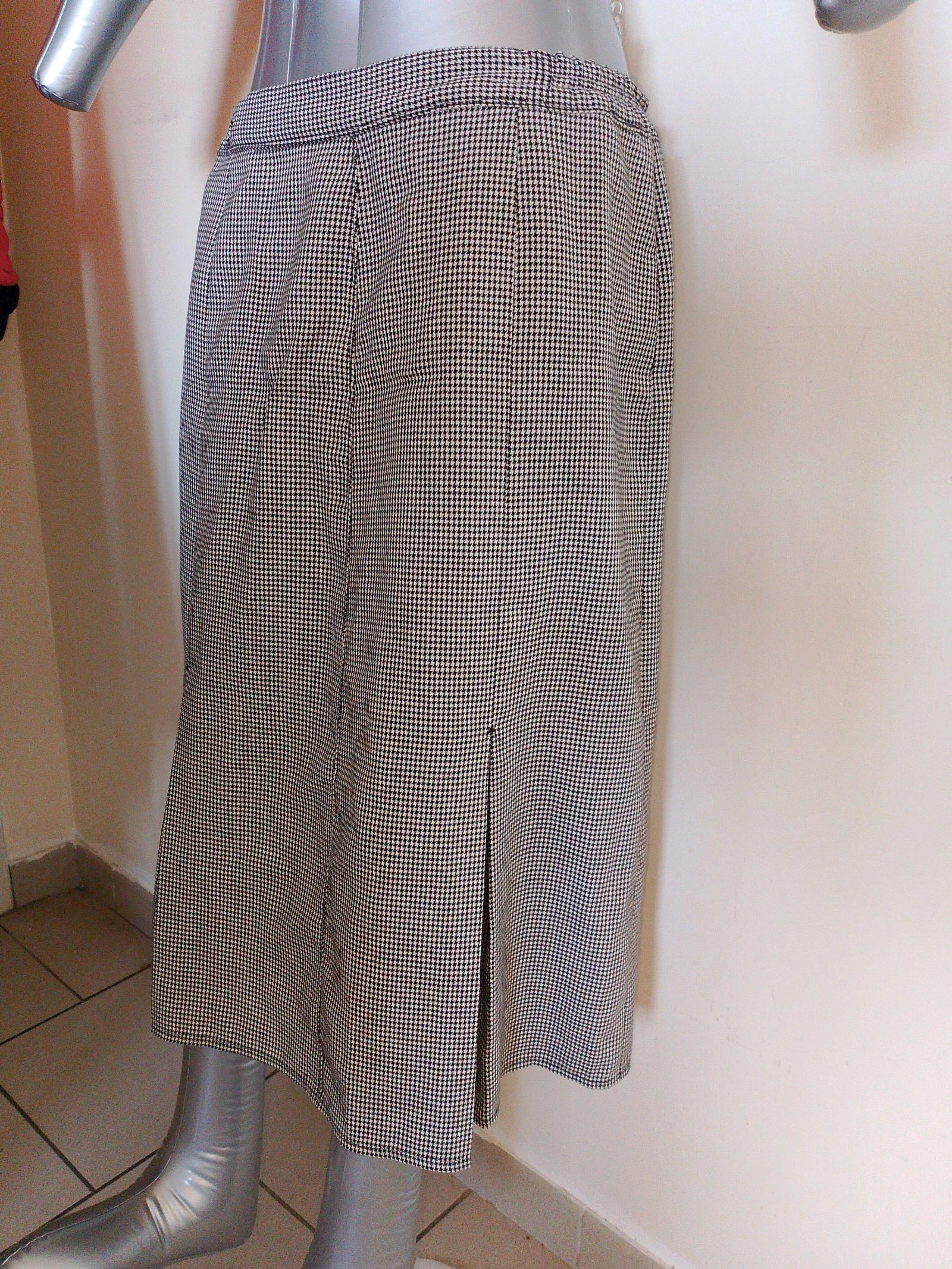 Straight midi skirt with houndstooth pattern – Vintage / Preppy style – photo 2